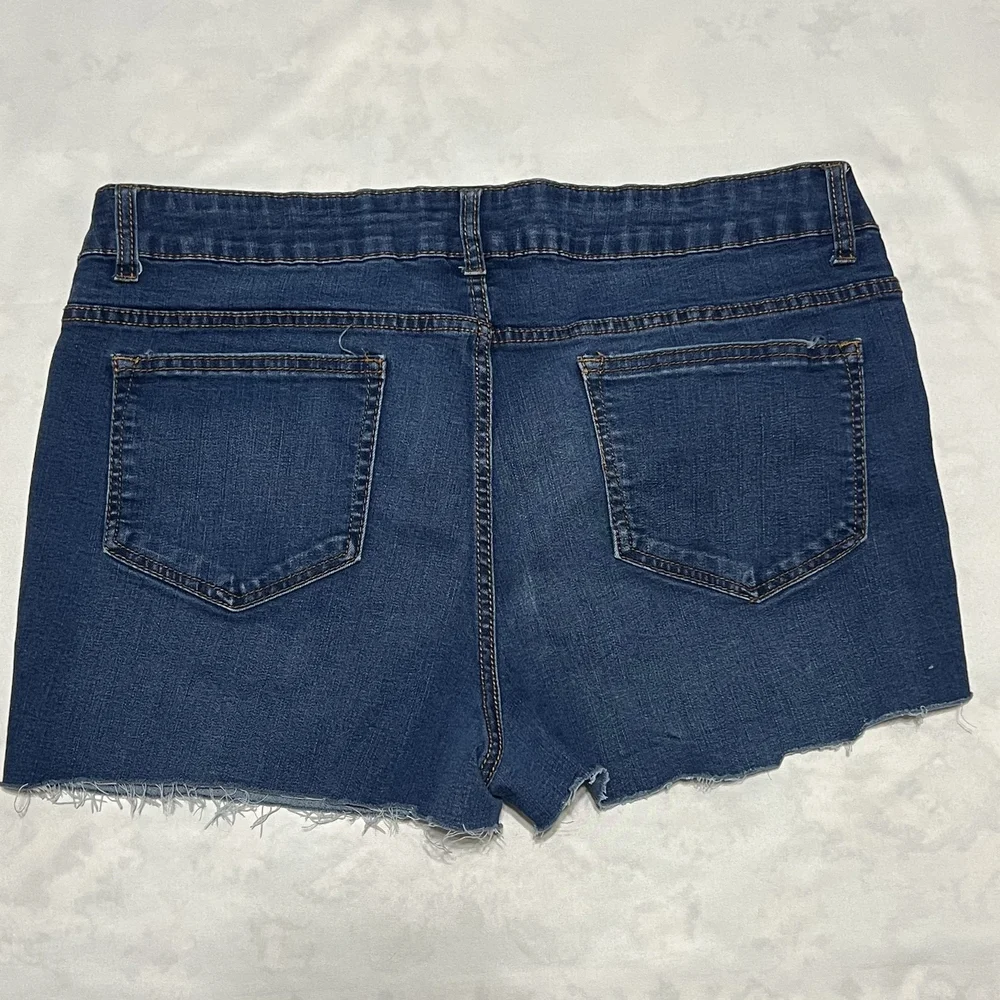 Faded Glory Womens Bermuda Jean Shorts Blue Denim Raw Hem Size 18 Stretch Cutoff